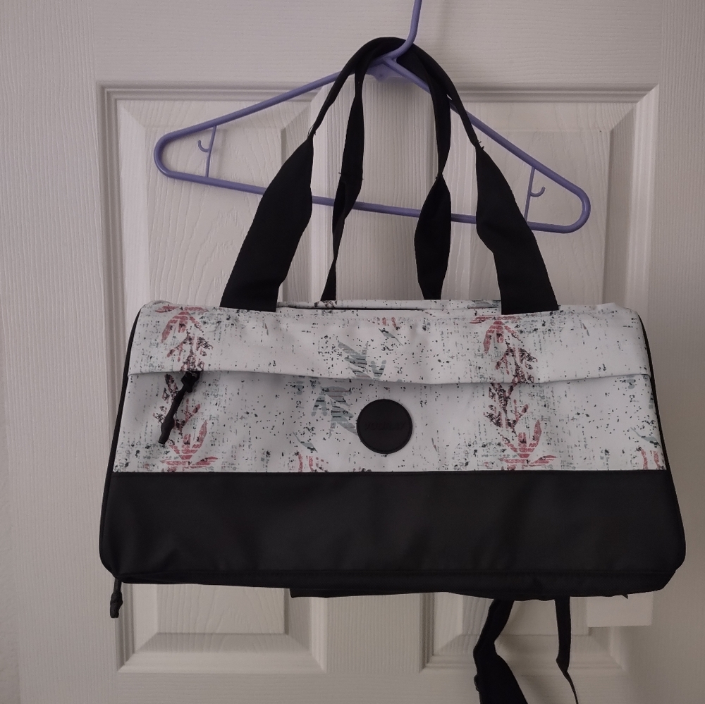NWT Vooray Boost Duffel Bag Small 22L Willow Print